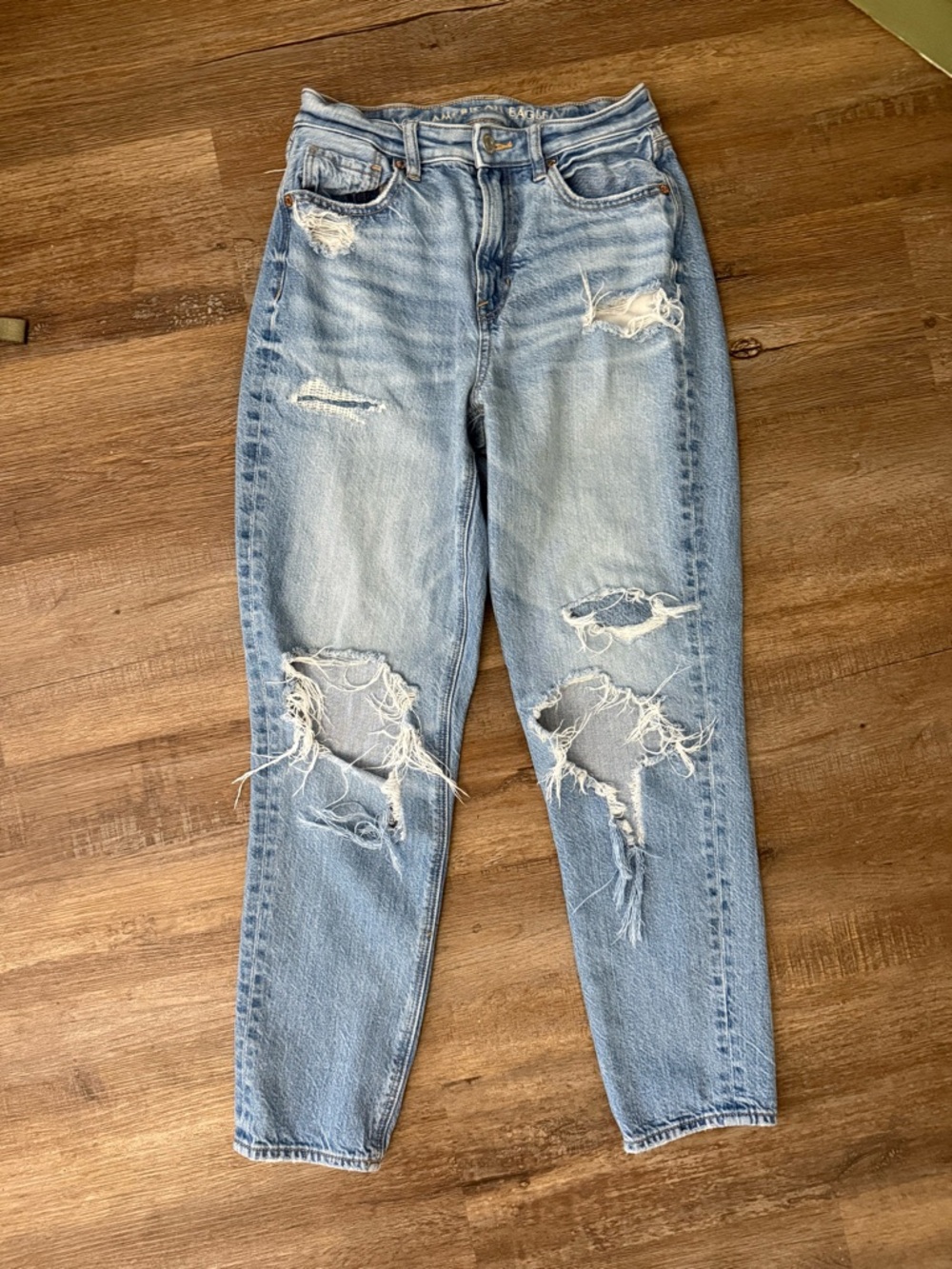 American Eagle Mom Jeans Size 2 Regular – Distressed Light Wash